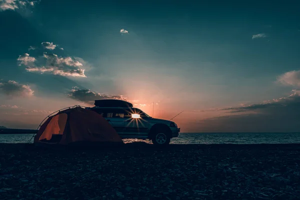 Aventuras Camping Turístico Tienda Campaña Coche Lado Del Lago Paisaje Imagen de archivo