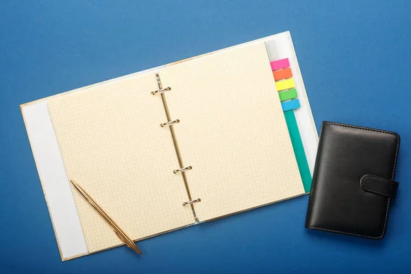 Notebook and pen on a blue background — Stock Photo, Image