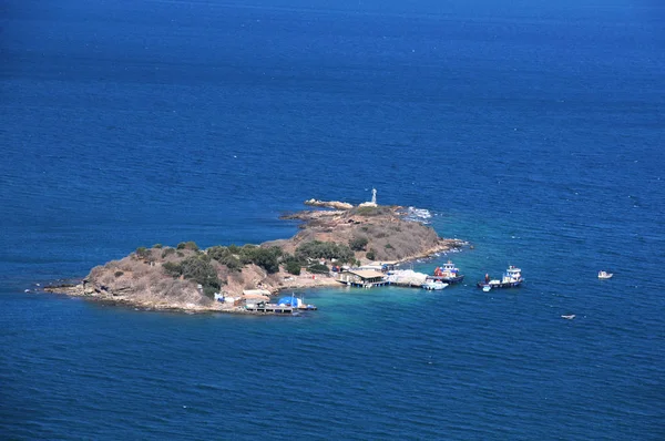 Kleine eiland in de Egeïsche zee — Stockfoto