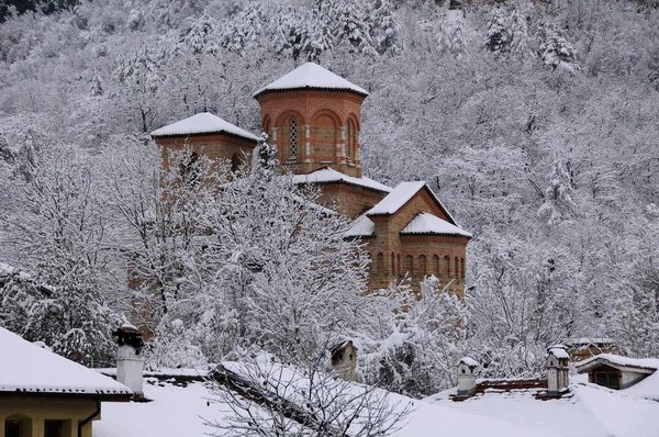 在保加利亚的中世纪小镇大塔尔诺沃的圣迪米特里教堂在冬季 — 图库照片