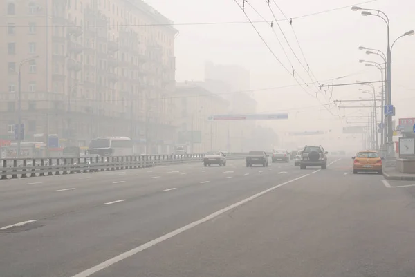 Moscow Rússia Agosto 2010 Carros Atropelados Prospekt Mira Avenue Névoa — Fotografia de Stock