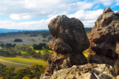 Rock - popüler turistik Macedon, Avustralya içinde asılı bir fotoğraf.