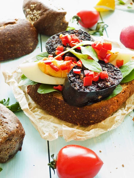 Toast Mit Eiern Und Englischem Pudding Flacher Dof — Stockfoto