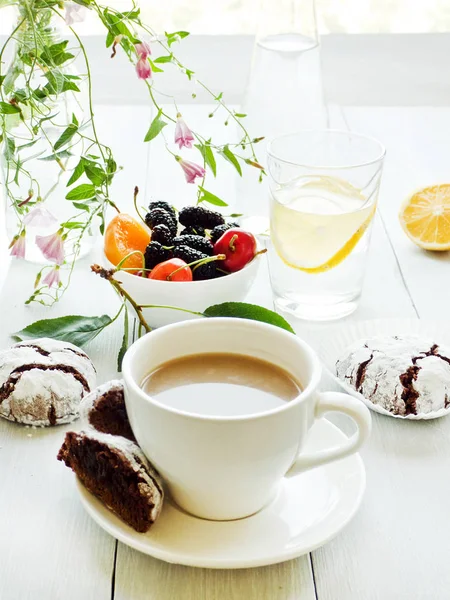 Café Caliente Con Leche Golosinas Dof Poco Profundo — Foto de Stock