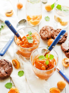 Kayısı granita gözlüklü. Sığ dof.