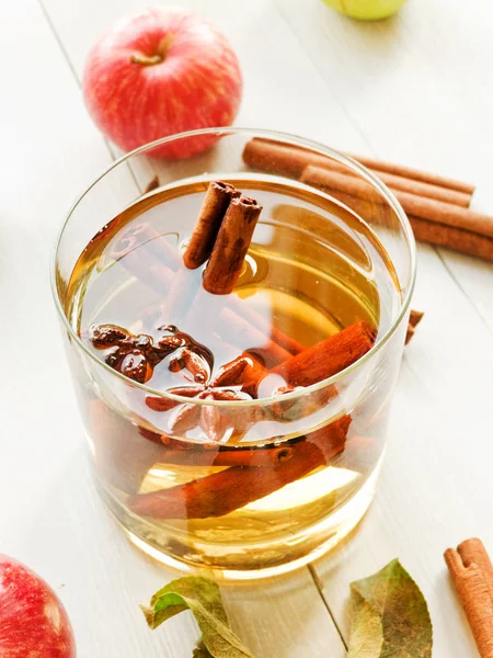 Glass Apple Cider Cinnamon Shallow Dof — Stock Photo, Image