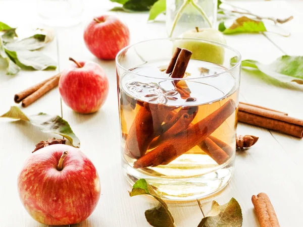 Glass Apple Cider Cinnamon Shallow Dof — Stock Photo, Image