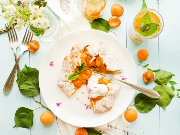 Galette Maçã Com Creme Creme Compota Dof Rasa — Fotografia de Stock