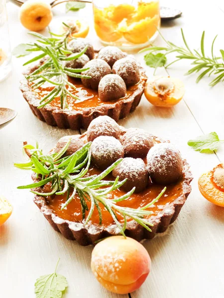 Taarten Met Abrikoos Jam Chocolade Ballen — Stockfoto