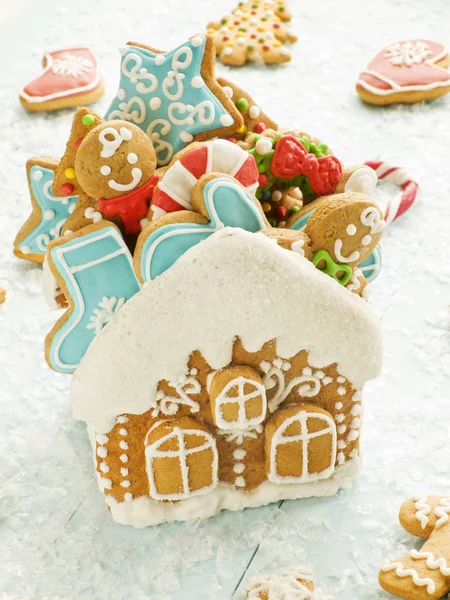 Kerst Peperkoek Huis Volledig Van Cookies Ondiepe Dof — Stockfoto