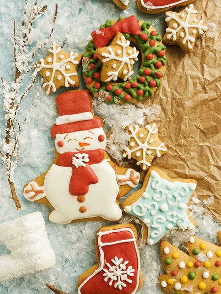 Zdobené Vánoční Perník Cookies Pozadí Mělké Dof — Stock fotografie