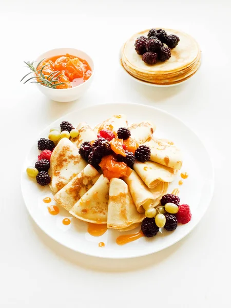 Pancakes with jam and berries — Stock Photo, Image