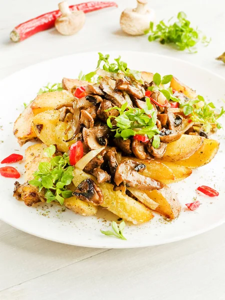 Aardappelen met champignons — Stockfoto