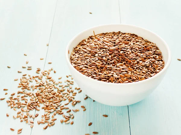 Flaxseed on wooden background — Stock Photo, Image