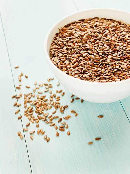 Flaxseed on wooden background — Stock Photo, Image