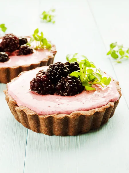 Tarts with blackberries — Stock Photo, Image