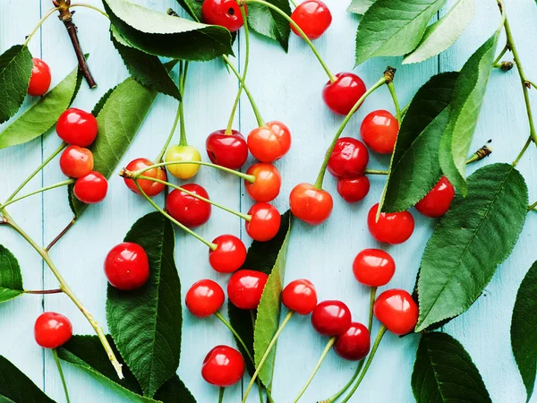 Cherries on wood — Stock Photo, Image