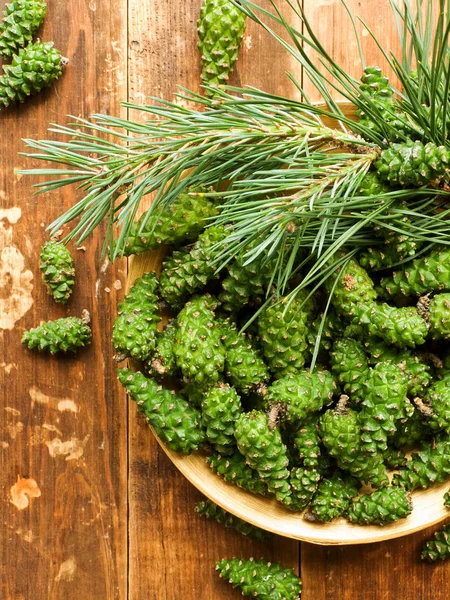 Green pine cones — Stock Photo, Image