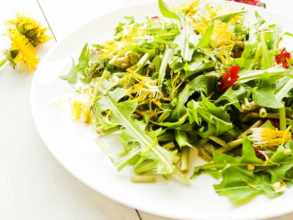 Fresh Dandelion salad — Stock Photo, Image