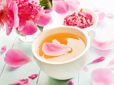 Şakayık çiçekler çay