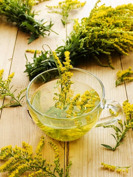 Goldenrod herbal tea — Stock Photo, Image