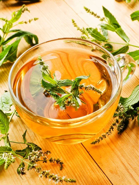 Tasse Thé Menthe Poivrée Sur Fond Blanc Bois — Photo