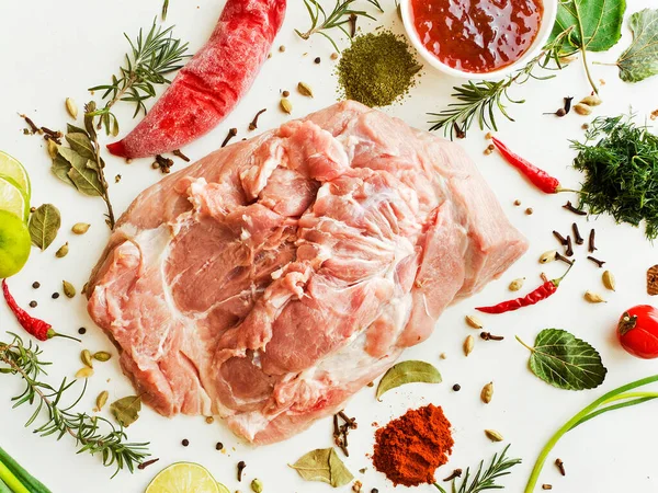 Morceau Viande Porc Frais Avec Des Épices Des Herbes Sur — Photo