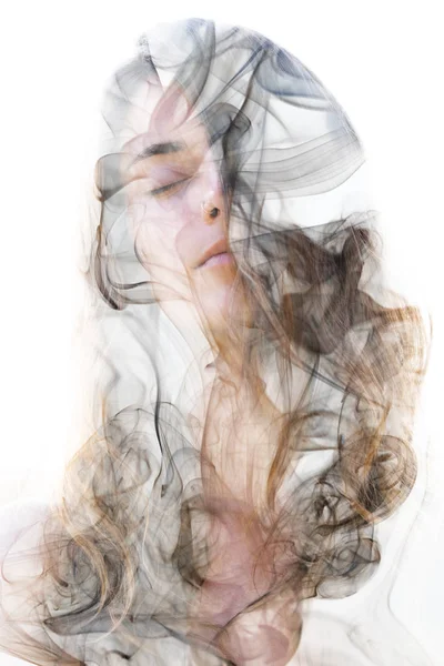 Vlnité Vlasy Bezproblémově Rozpouští Chuchvalce Kouře Vytváří Iluzorní Snový Pocit — Stock fotografie