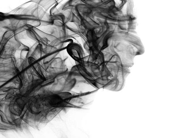 Ее красота заключается в плывущей загадке ее существования
