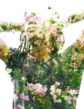 W çift pozlama bir koyu tenli adamın dreadlocks ile kombine