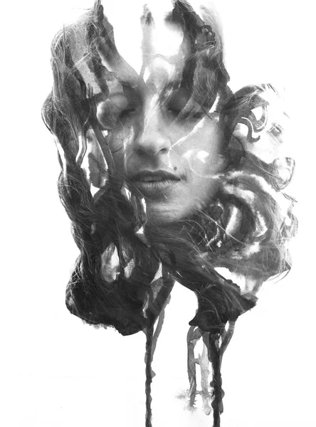 Paintography。セクシーな女性の肖像ヘマタイトの二重露光の肖像画 — ストック写真