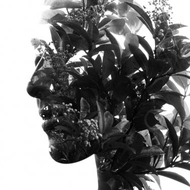 Genç bir doğal güzellik profil portre com çift pozlama