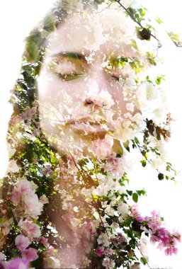 Kapalı gözlü zarif bir doğal güzelliğin çift pozlama