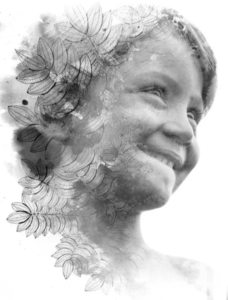 Pintografia. Retrato de exposição dupla de uma criança pequena sorrindo — Fotografia de Stock