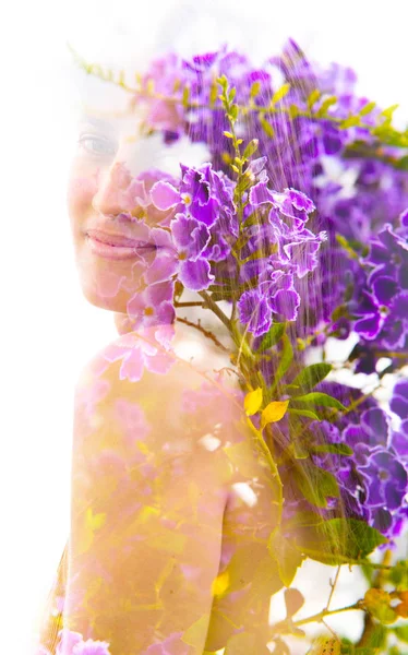 Doble exposición de una elegante belleza natural que mira a la ca —  Fotos de Stock