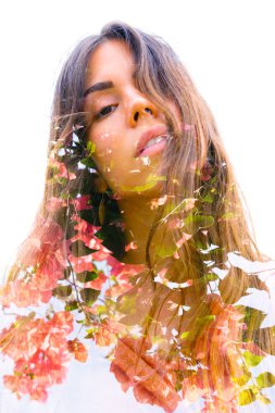 Ca içine bakarak zarif bir doğal güzellik çift pozlama