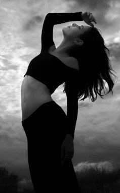 Bir portrenin yaratıcı fotoğraf yönlendirmesi