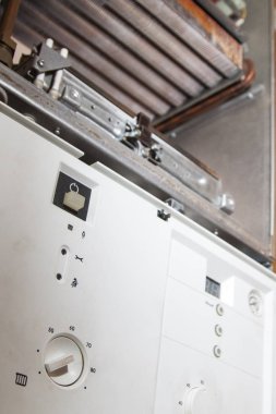 demonte gaz kazanı tamir için görünümünü