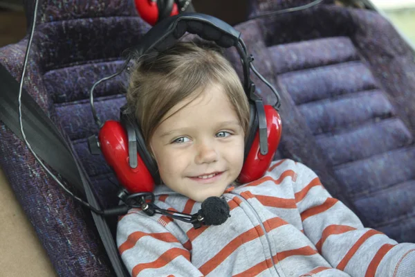 Beautiful Baby Girl Headphones Sitting Cockpit Small Twin Aircraft — Stock Photo, Image