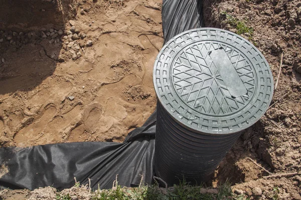 görünümü de su inşaat evin altında bir siteden kaldırılması için muayene ve drenaj boruları