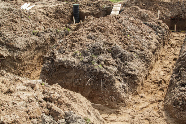 angle of the trench dug by hand under the Foundation or for laying drainage