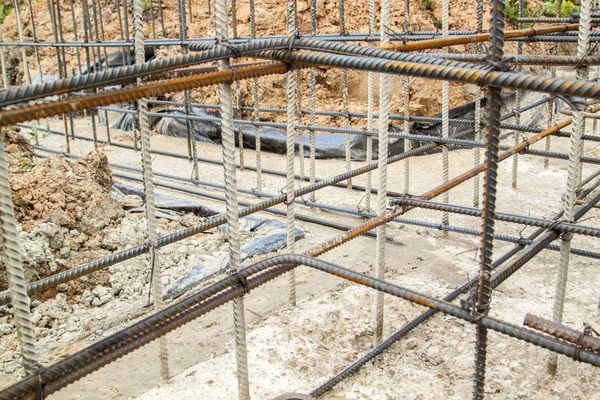 Betonbewehrung Mit Metallstäben Die Durch Draht Verbunden Sind Vorbereitungen Für — Stockfoto