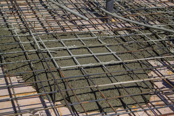 güçlendirilmiş metal çerçeve ile hazırlanan yerine Beton dökme