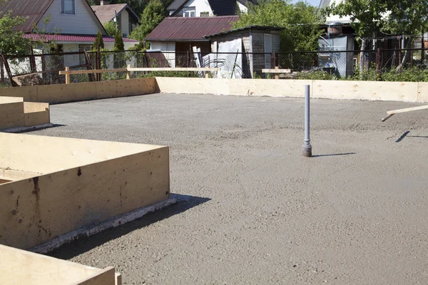 Laje de concreto de fundação com cofragem de madeira — Fotografia de Stock