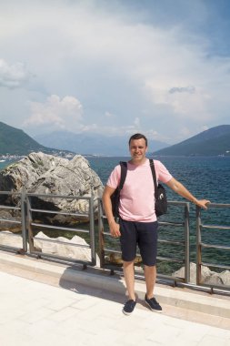 sevimli çocuk nefes kesen bir spectacul ile dolgu üzerinde tasvir edilir