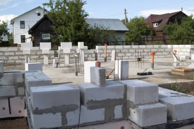 duvarların gaz konkreinşa edildiği şantiye