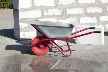 Duvarların gaz betondan inşa edildiği şantiye b