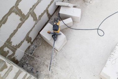 Duvarların gaz betondan inşa edildiği şantiye b