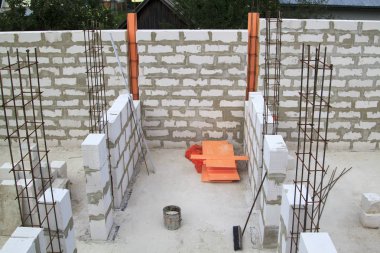 yapım aşamasında bir kır evinin iç. Hangi site th