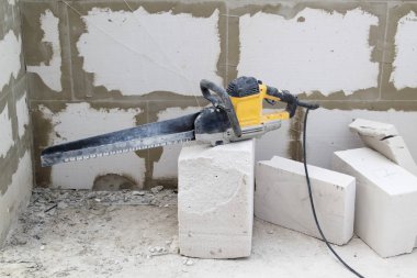 Duvarların gaz betondan inşa edildiği şantiye b